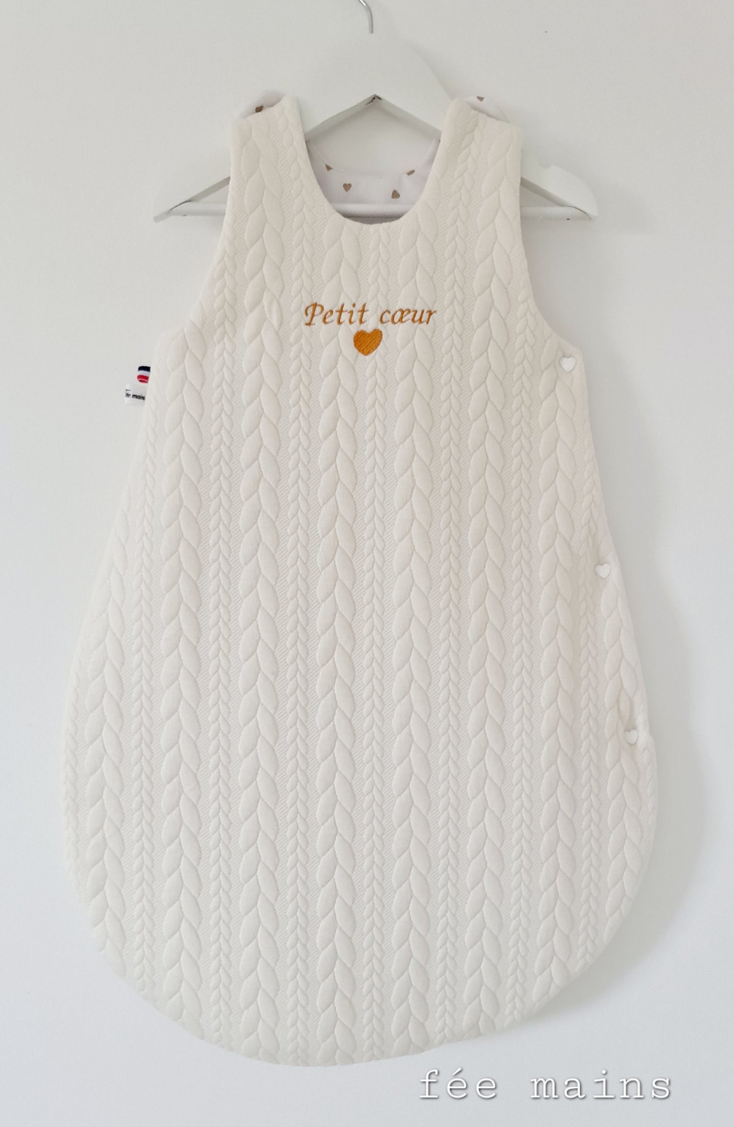 Gigoteuse bébé artisanale taille 0-6 mois en coton effet torsadé,avec  broderie cœur, labelisé Oeko-Tex