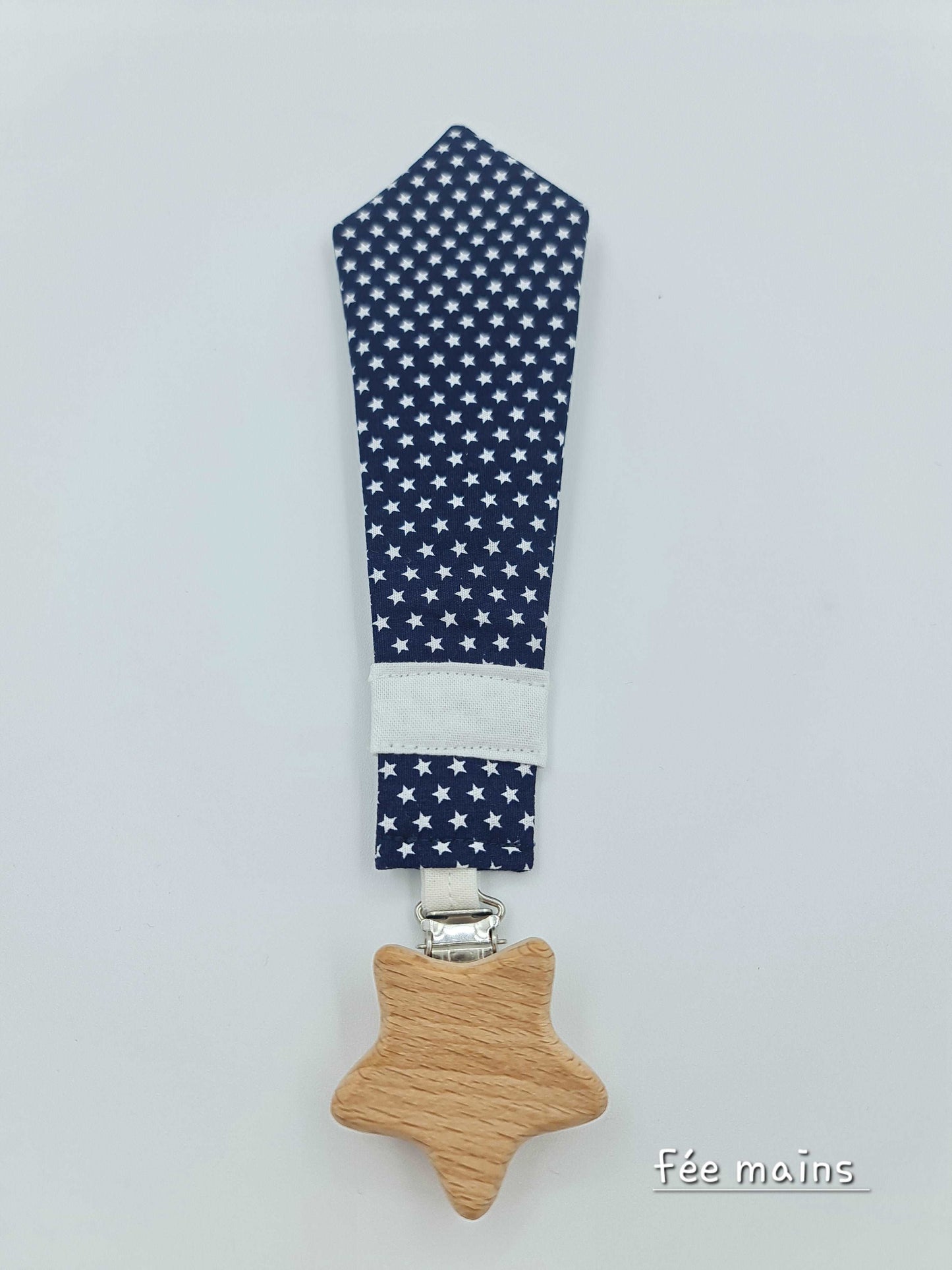 Attache tétine bébé garçon : Cravate artisanale française en tissu Oeko-Tex et attache en bois