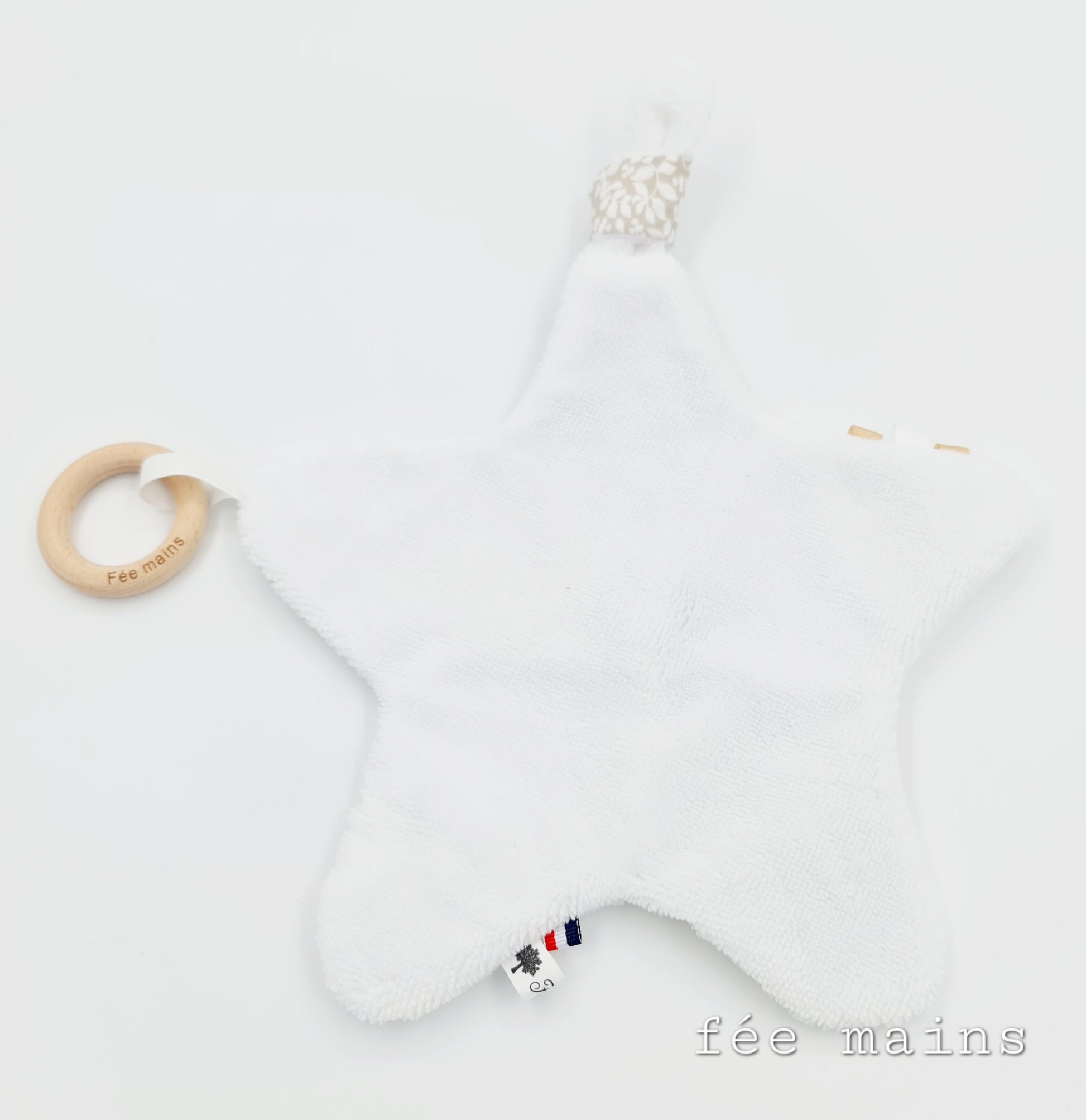 Doudou étoile tout doux 3 en 1 : attache tétine, anneau de dentition et réconfort