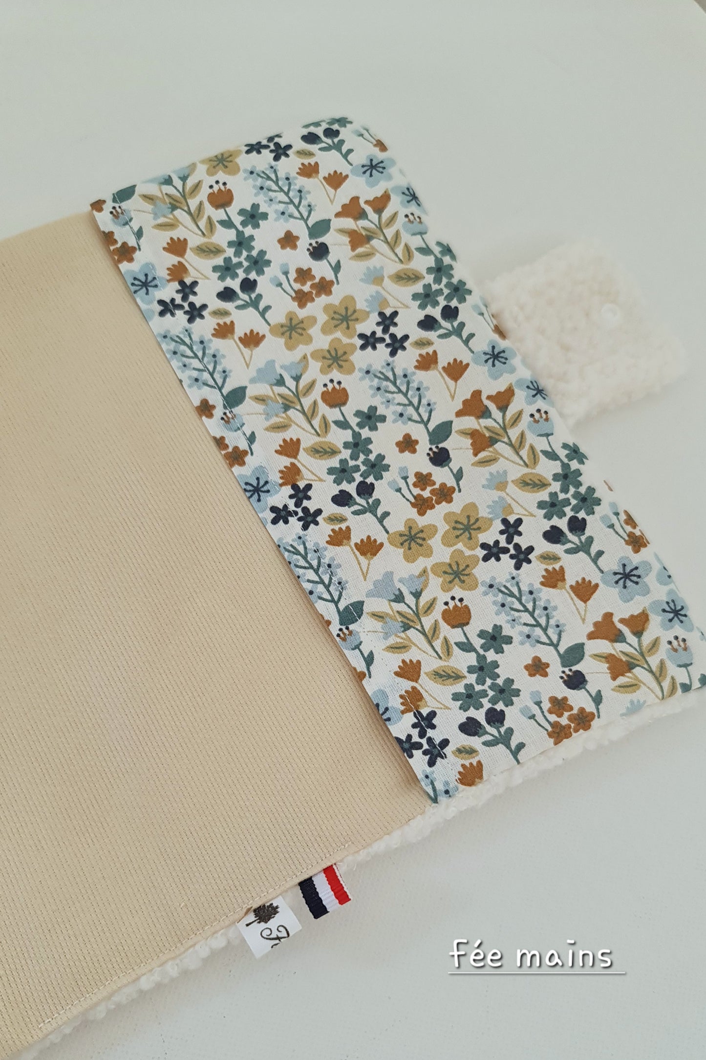 Protège carnet de santé bébé moumoute brodé: un accessoire pratique et esthétique avec une chouette