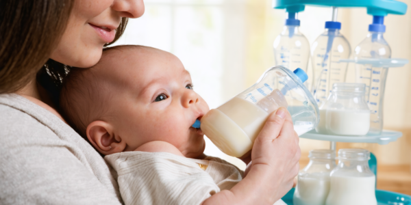 découvrez les conseils essentiels pour bien nourrir votre bébé au biberon, assurer son confort et favoriser sa croissance en toute sérénité.